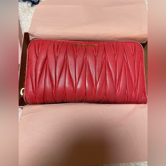 EUC Miumiu Matelasse Leather wallet - Picture 1 of 7
